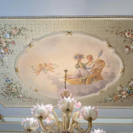 לינה וארוחת בוקר Palazzo Benso פלרמו