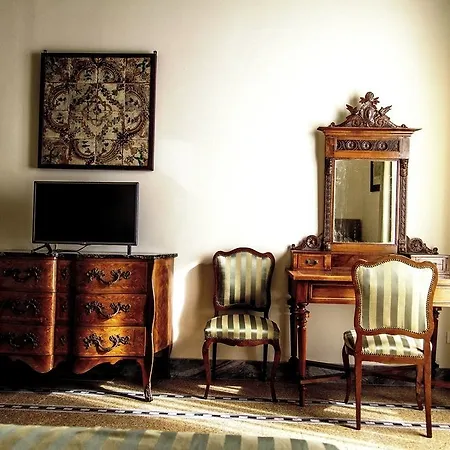 לינה וארוחת בוקר Palazzo Benso פלרמו