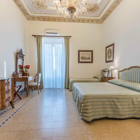 לינה וארוחת בוקר Palazzo Benso פלרמו